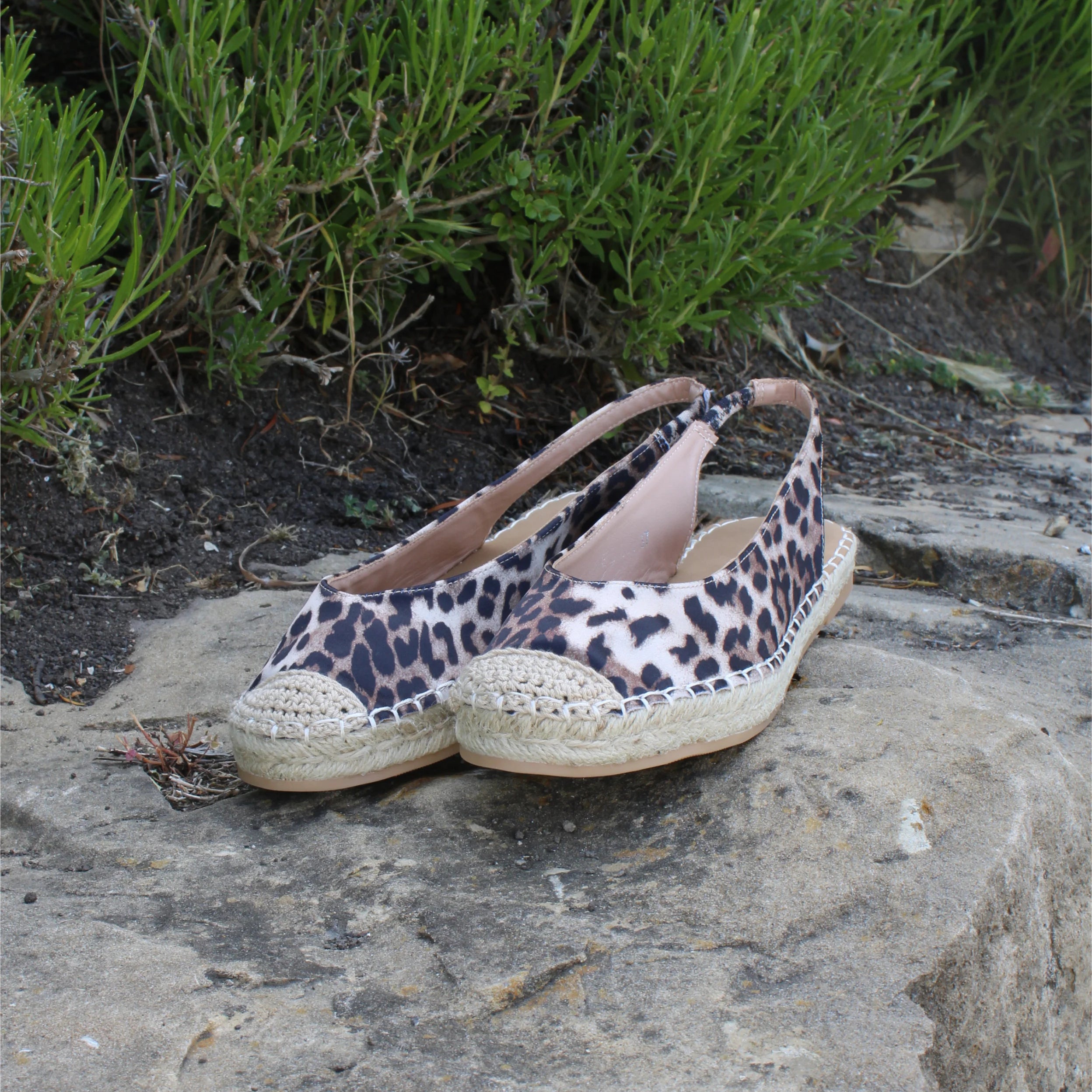 Alpargatas planas para mujer SKYDIVA LOL con estampado de leopardo, vista completa