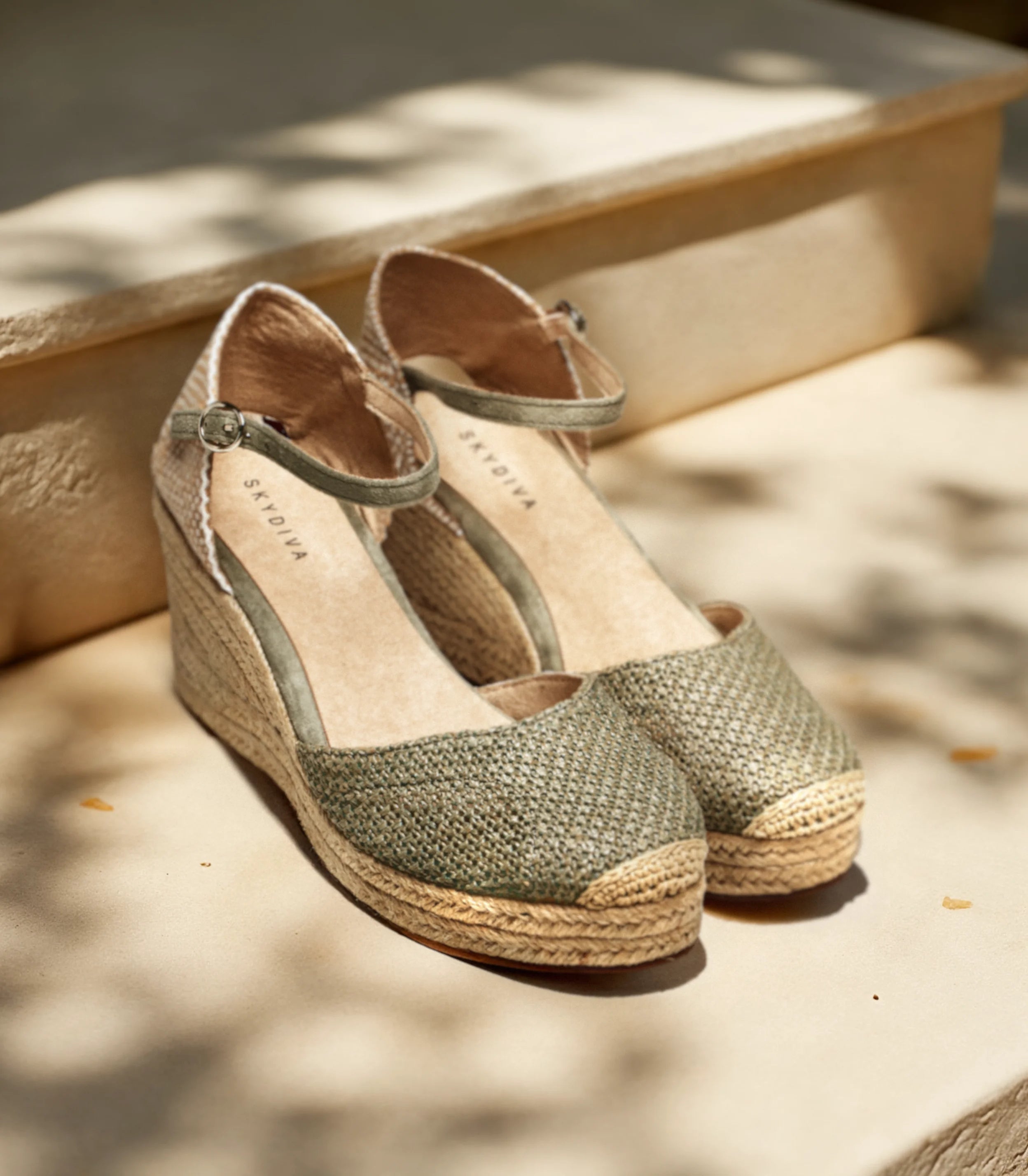 Alpargatas con cuña para mujer SKYDIVA MATCH en color verde, vista completa