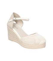 Alpargatas con cuña para mujer SKYDIVA MATCH en color beige, vista diagonal frontal