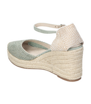 Alpargatas con cuña para mujer SKYDIVA MATCH en color verde, vista diagonal talón