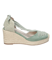 Alpargatas con cuña para mujer SKYDIVA CUTE en color verde, vista lateral derecha