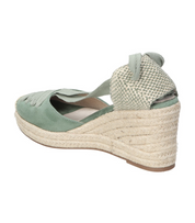 Alpargatas con cuña para mujer SKYDIVA CUTE en color verde, vista diagonal talón