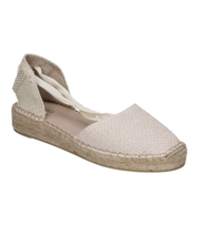 Alpargatas planas para mujer SKYDIVA POV en color beige, vista diagonal frontal