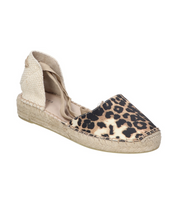 Alpargatas planas para mujer SKYDIVA BESTY con estampado de leopardo, vista diagonal frontal