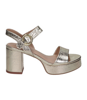 Sandalias de tacón para mujer SKYDIVA CRUSH en color dorado, vista lateral derecha