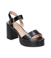 Sandalias de tacón para mujer SKYDIVA CRUSH en color negro, vista diagonal frontal