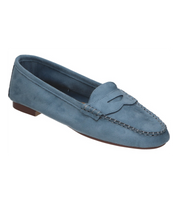 Mocasines para mujer SKYDIVA NPC en color azul, vista diagonal frontal