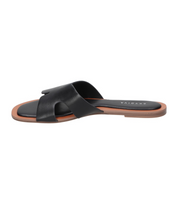 Sandalias planas para mujer SKYDIVA CHILL en color negro, vista lateral izquierda