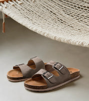 Sandalias planas destalonadas para mujer SKYDIVA RT en color gris, vista completa