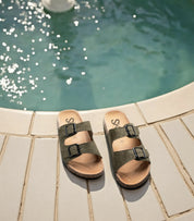 Sandalias planas destalonadas para mujer SKYDIVA RT en color verde khaki, vista completa