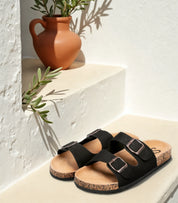 Sandalias planas destalonadas para mujer SKYDIVA RT+ en color negro, vista lateral completa