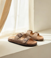 Sandalias planas destalonadas para mujer SKYDIVA RT+ en color beige, vista completa
