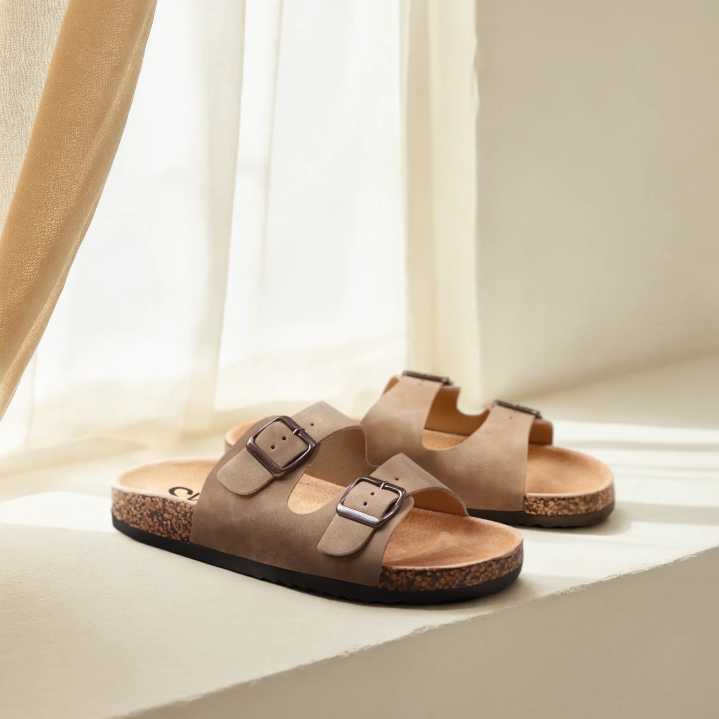 Sandalias planas destalonadas para mujer SKYDIVA RT+ en color beige, vista completa