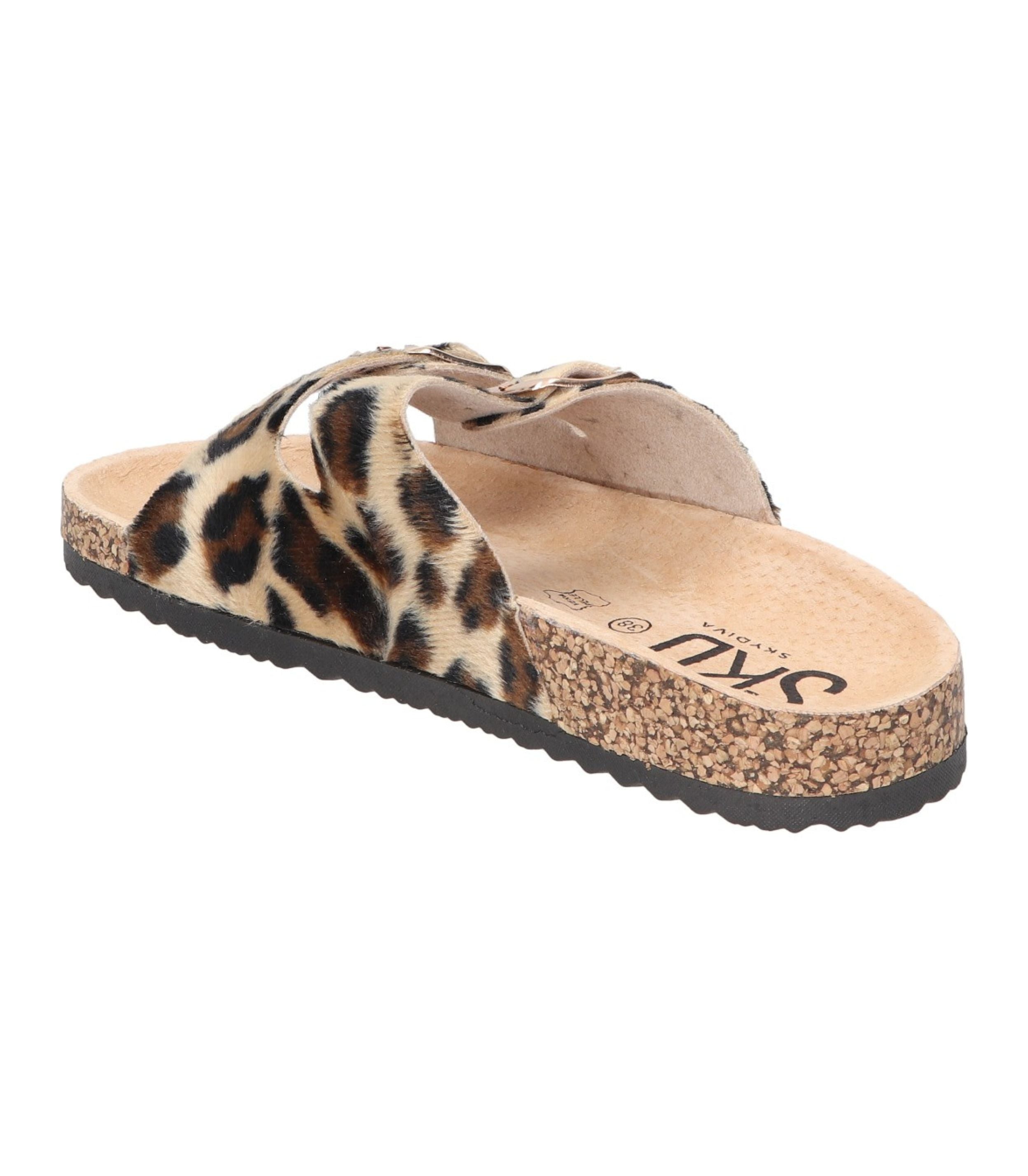 Sandalias planas destalonadas para mujer SKYDIVA RT+ con estampado de leopardo, vista diagonal talón