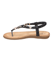 Sandalias de dedo planas para mujer SKYDIVA KELOKÉ en color negro, vista lateral izquierda