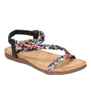 Sandalias planas para mujer SKYDIVA SOBRAO en color negro y multicolor, vista diagonal frontal