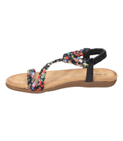 Sandalias planas para mujer SKYDIVA SOBRAO en color negro y multicolor, vista lateral izquierda
