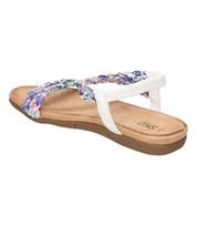 Sandalias planas para mujer SKYDIVA SOBRAO en color blanco y multicolor, vista diagonal talón