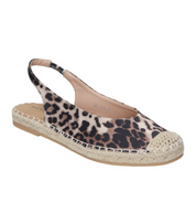 Alpargatas planas para mujer SKYDIVA LOL con estampado de leopardo, vista diagonal frontal