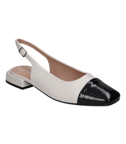 Zapatos planos para mujer SKYDIVA PADREAR en color blanco y negro, vista diagonal frontal