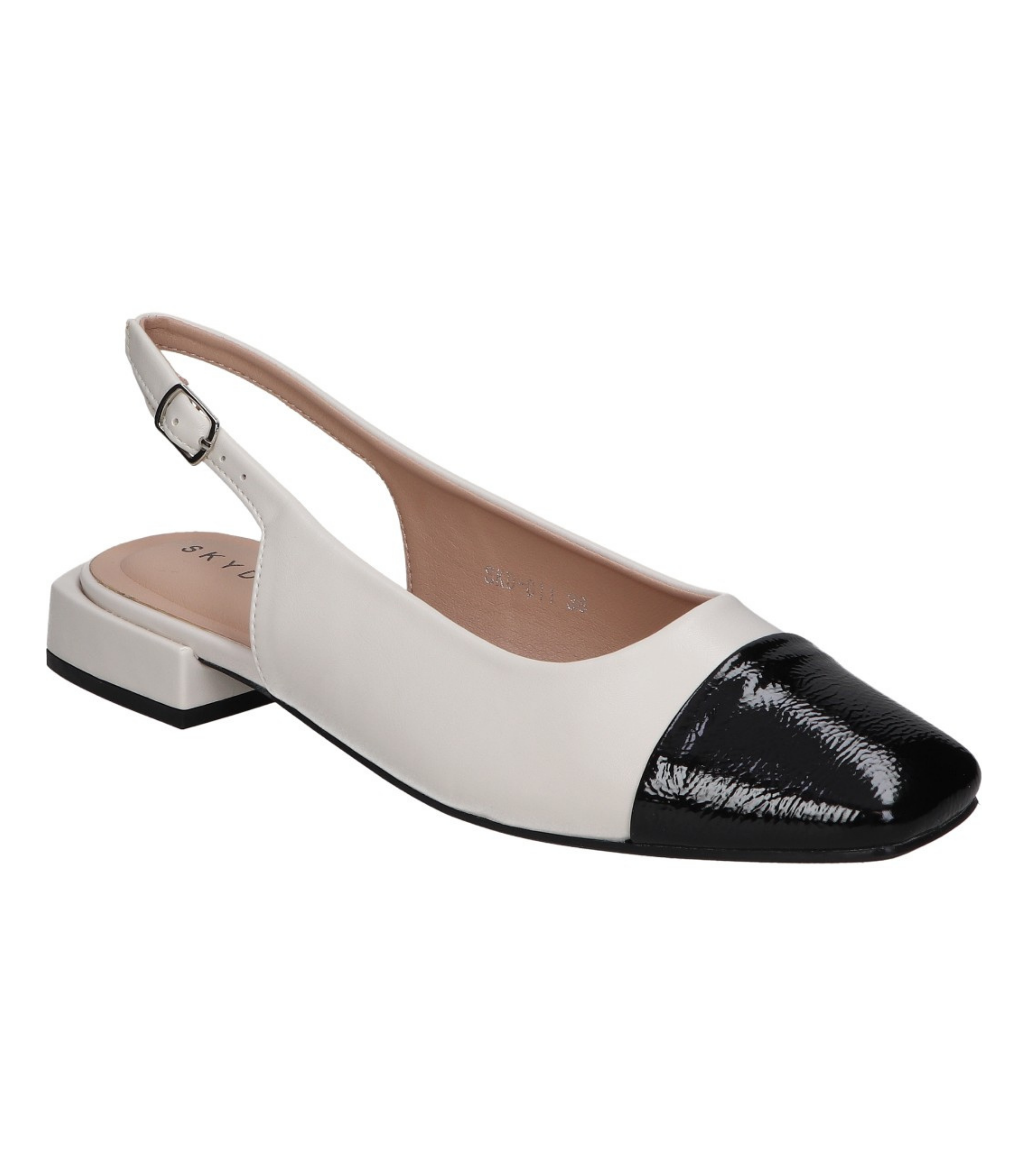 Zapatos planos para mujer SKYDIVA PADREAR en color blanco y negro, vista diagonal frontal