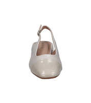 Zapatos planos para mujer SKYDIVA PADREAR en color blanco y beige, vista frontal