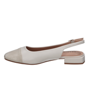 Zapatos planos para mujer SKYDIVA PADREAR en color blanco y beige, vista lateral