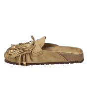 Zuecos planos SKYDIVA HIPPIE en camel con flecos para mujer