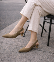 Zapato Destalonado de Tacón SKYDIVA DIVI en Color Marrón para Mujer