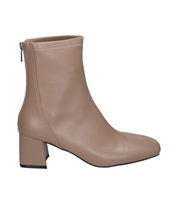 Botines para mujer SKYDIVA GOAT en color marrón, vista lateral derecha