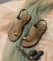 Sandalias Planas SKYDIVA A Gusto en Color Camel para Mujer