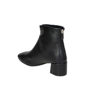 Botines de tacón Skydiva Classy en color negro