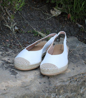Alpargatas planas para mujer SKYDIVA LOL en color blanco, vista frontal completa