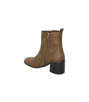 Botines de tacón Skydiva REVEL en color camel para mujer
