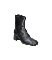 Botines con tacón para mujer SKYDIVA GOAT en color negro
