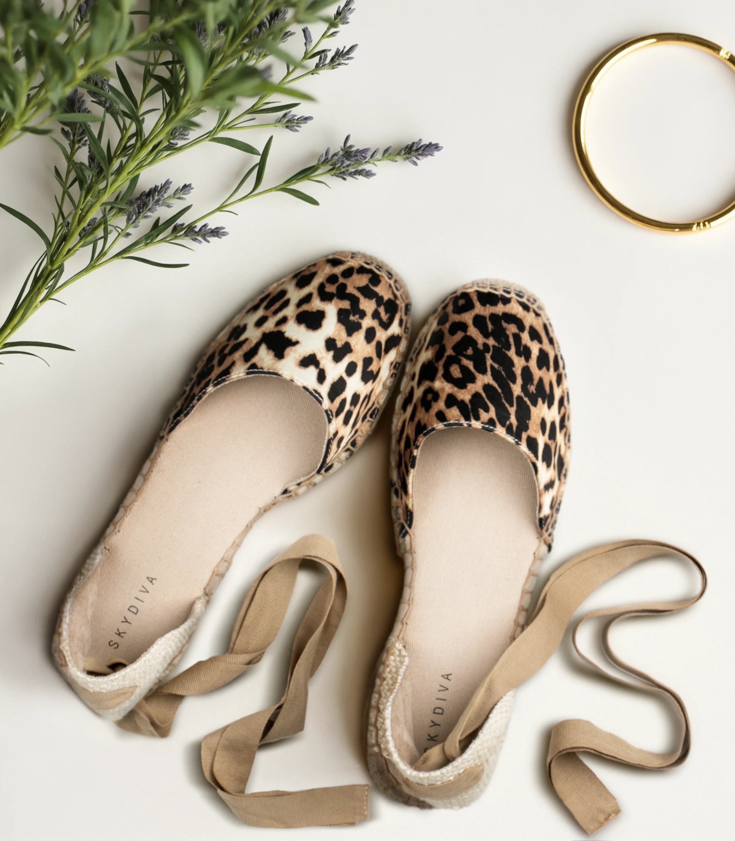 Alpargatas planas para mujer SKYDIVA BESTY con estampado de leopardo, vista completa