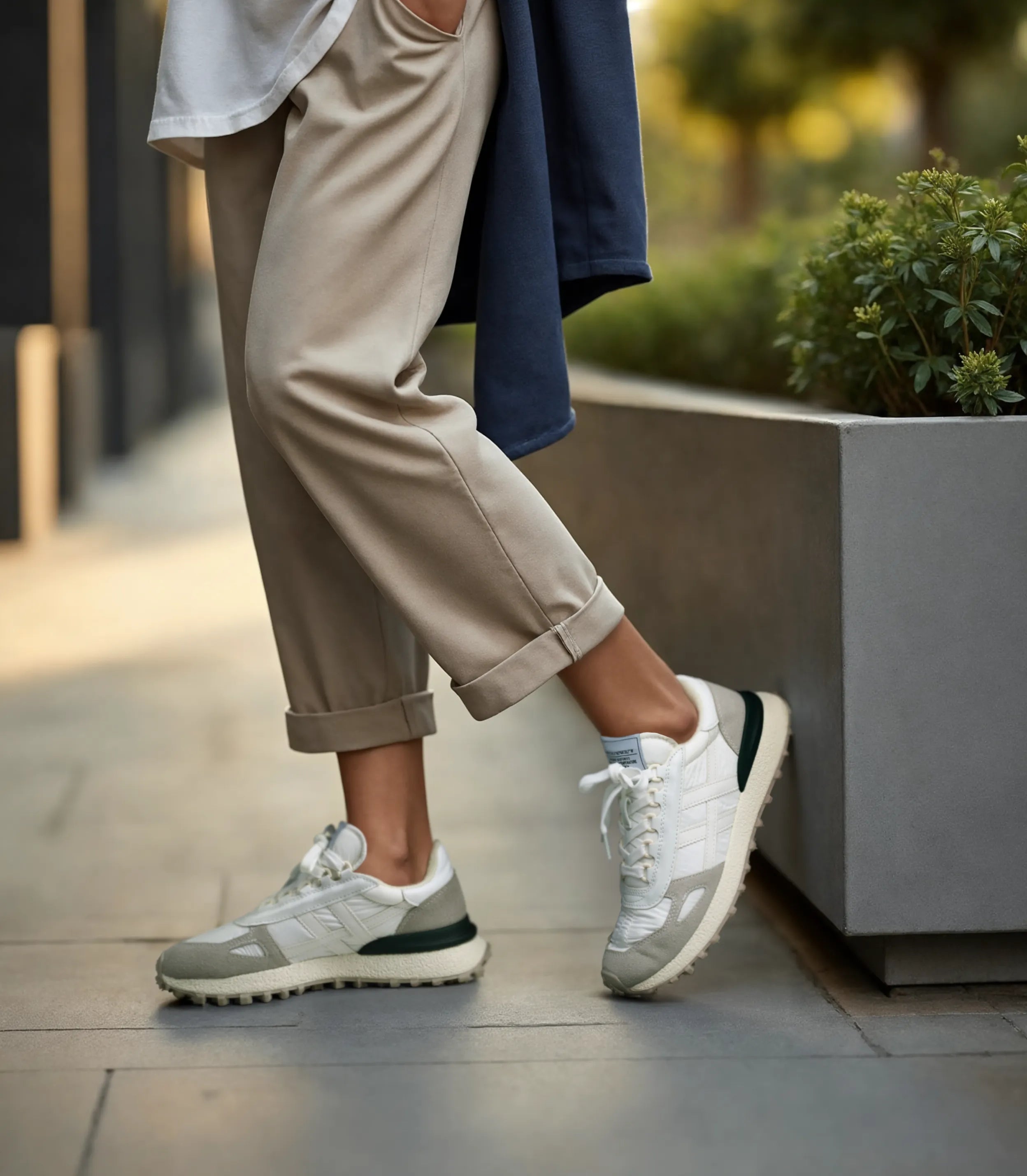 Deportivas planas para mujer SKYDIVA HYPE en color blanco, vista completa modelo