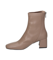 Botines para mujer SKYDIVA GOAT en color marrón, vista lateral izquierda