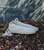 Zapatos para mujer SKYDIVA PEC en color beige, vista completa