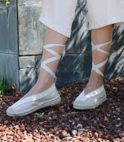 Zapatos para mujer SKYDIVA PEC en color beige, vista completa derecha