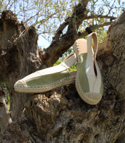 Alpargatas planas para mujer SKYDIVA LIT en color verde khaki, vista completa