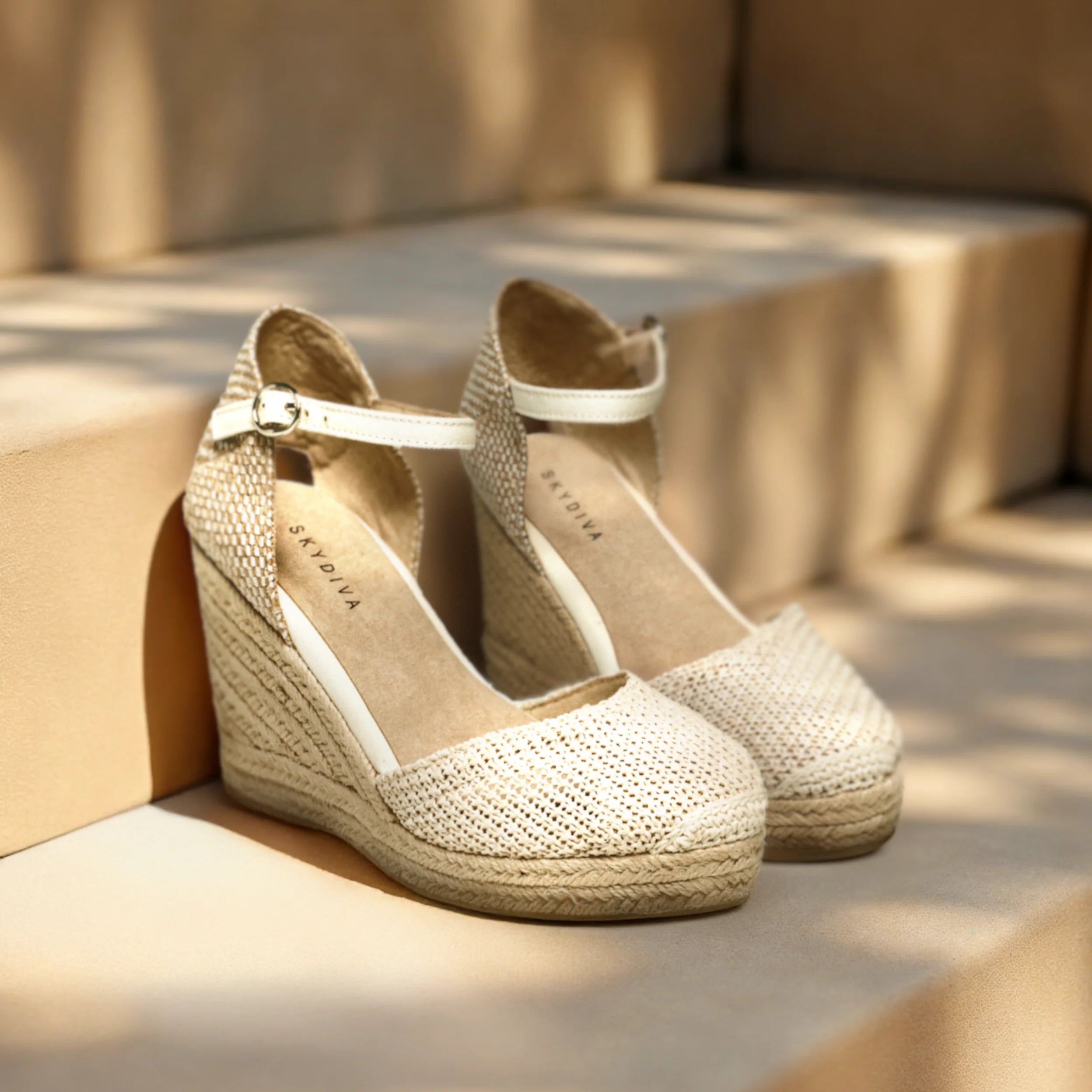 Alpargatas con cuña para mujer SKYDIVA MATCH en color beige, vista completa