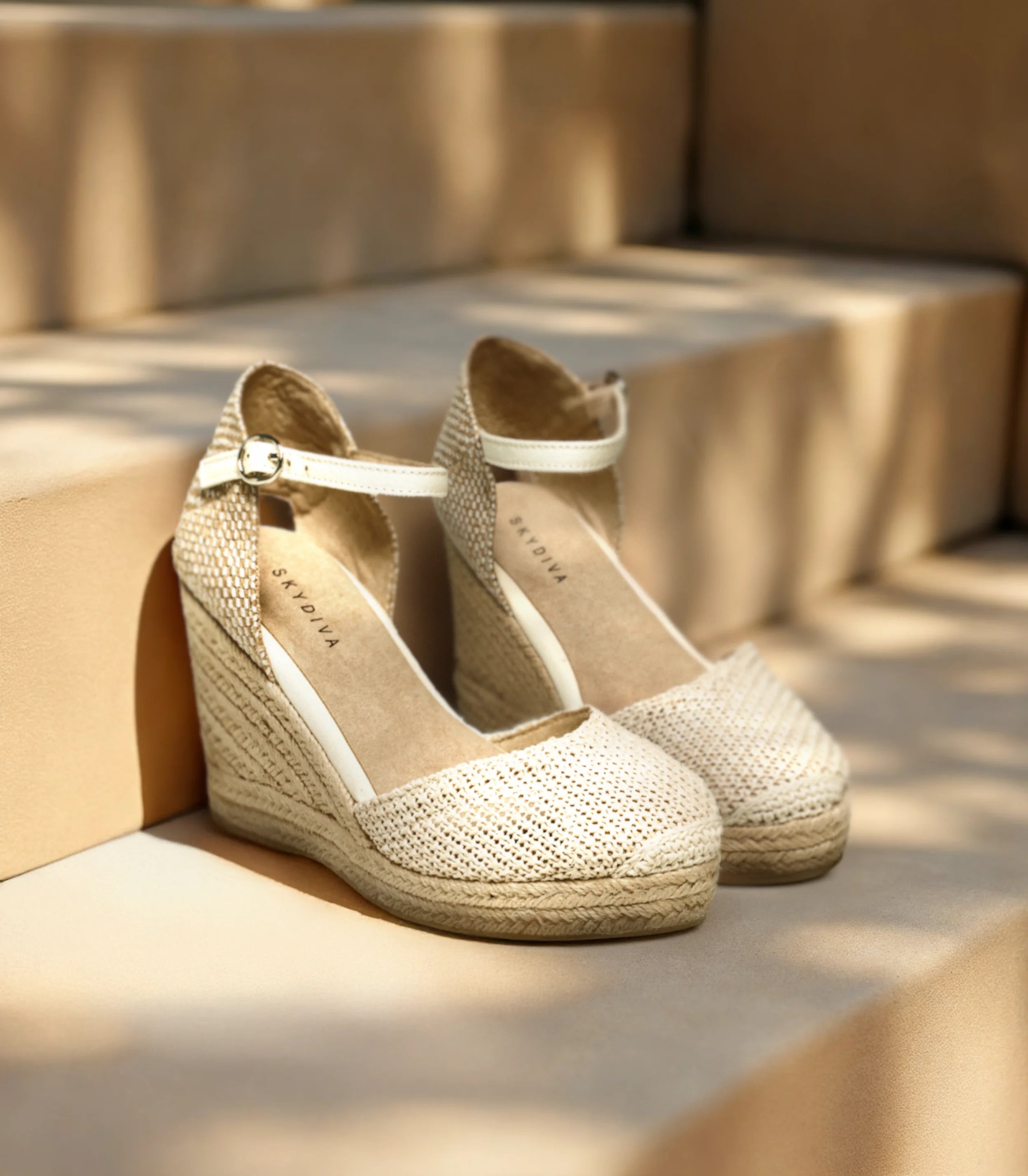 Alpargatas con cuña para mujer SKYDIVA MATCH en color beige, vista completa