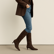 Botas con tacón Skydiva Soft en color marrón para mujer