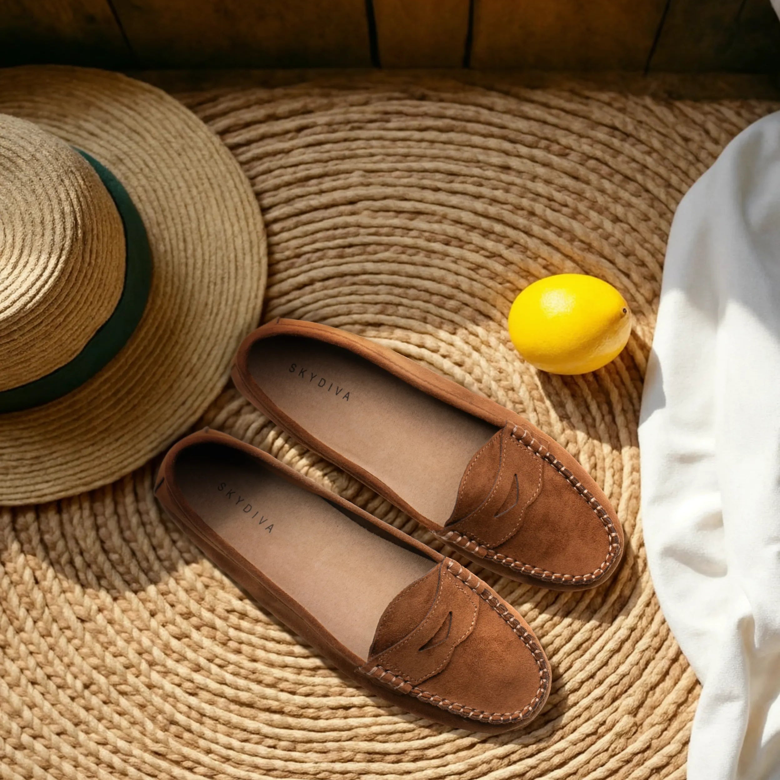 Mocasines para mujer SKYDIVA NPC en color marrón, vista completa