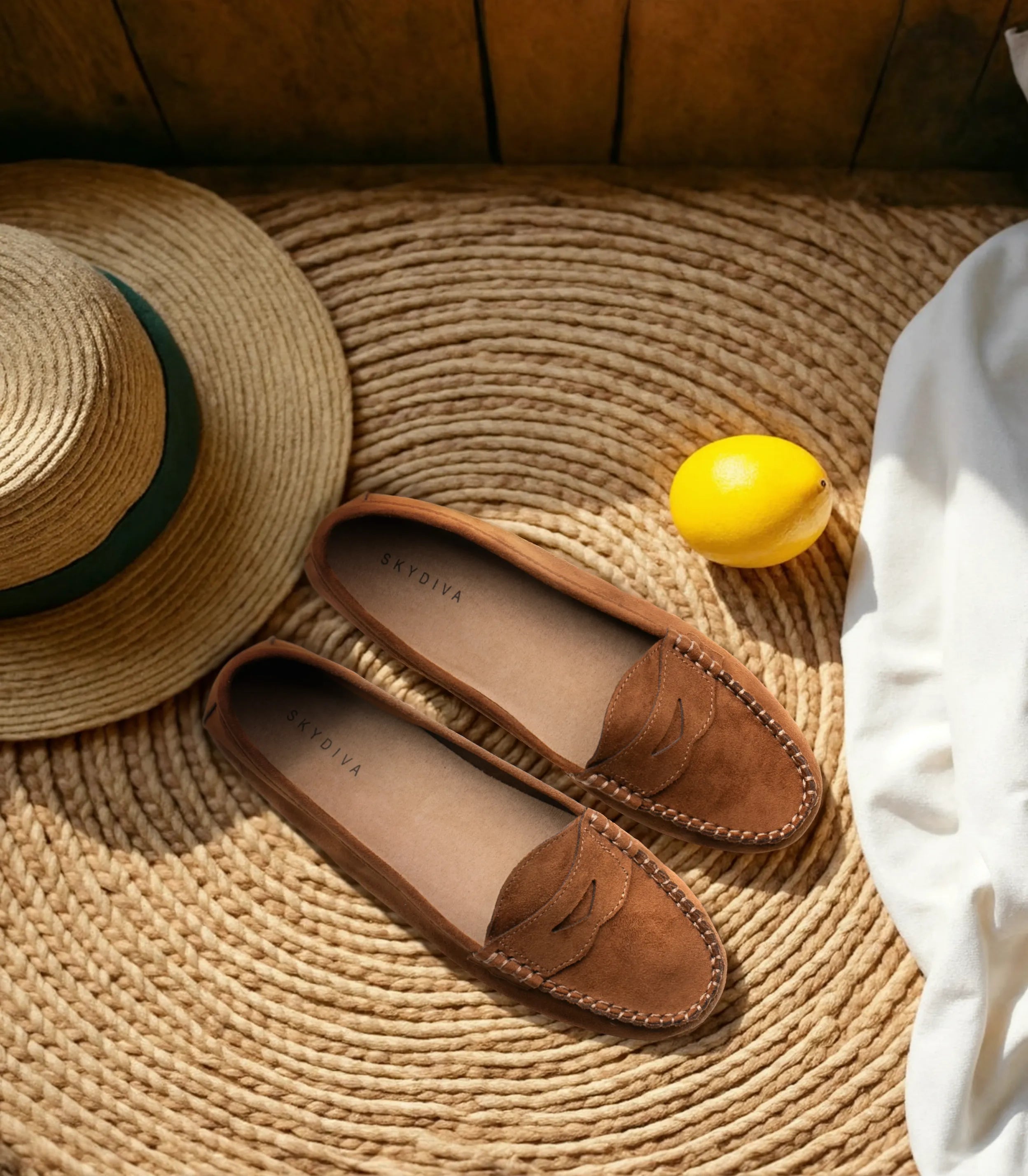Mocasines para mujer SKYDIVA NPC en color marrón, vista completa