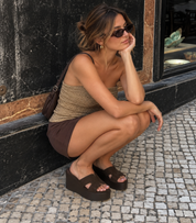 Zuecos con cuña SKYDIVA SIN DRAMA en marrón chocolate para mujer