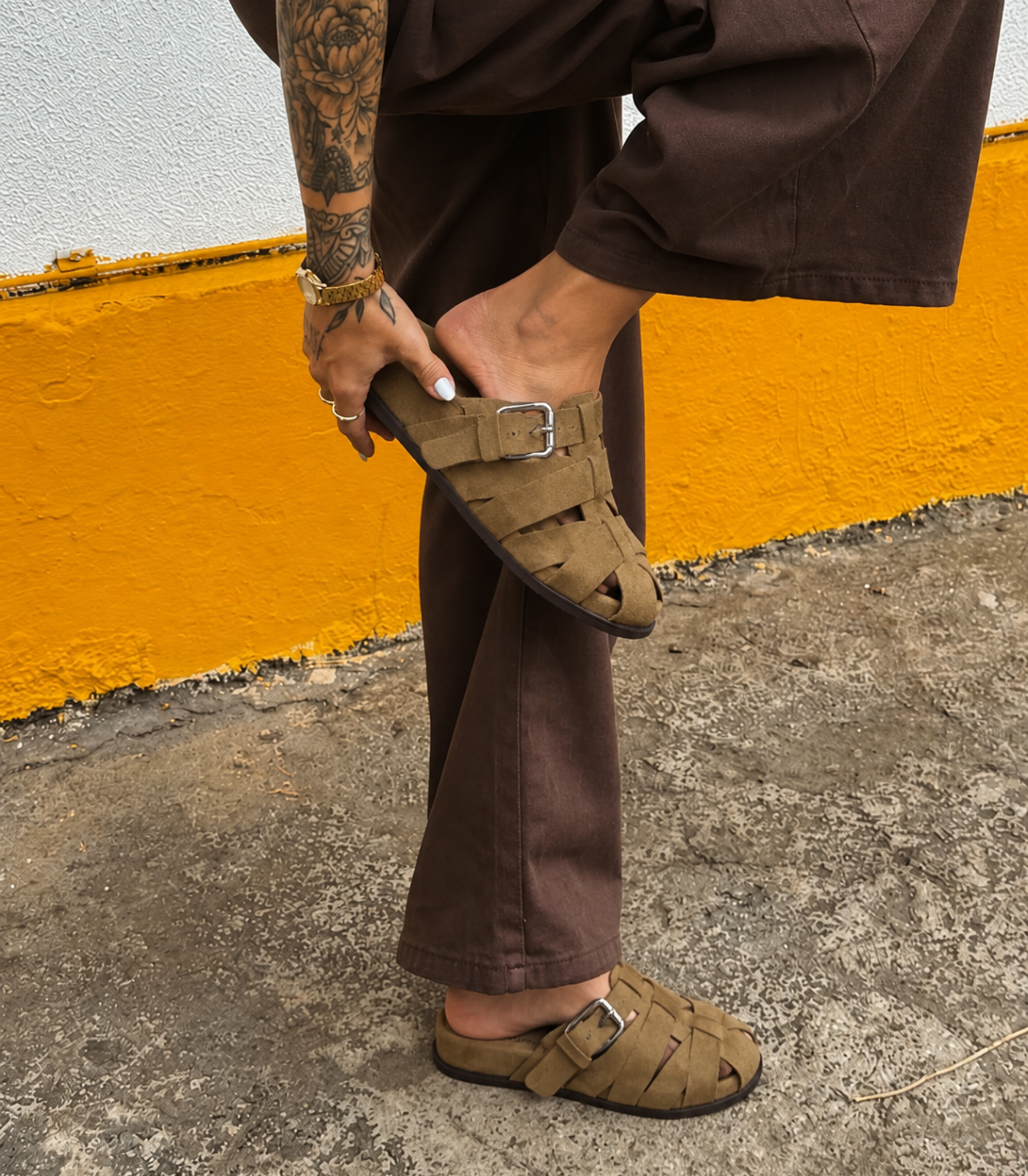 Zueco Plano SKYDIVA BUEN ROLLO en Color Camel para Mujer