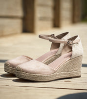 Alpargatas con cuña para mujer SKYDIVA VIBES en color beige, vista completa