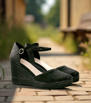 Alpargatas con cuña para mujer SKYDIVA VIBES en color negro, vista completa